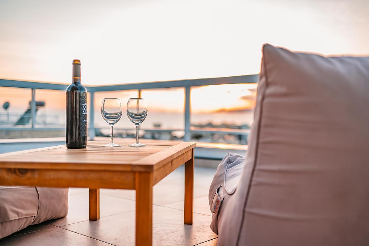 Suites With Magical View & Jacuzzi アテネ エクステリア 写真